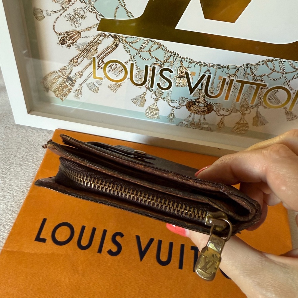 Louis Vuitton Vintage Monogram Zippy Wallet - Picture 12 of 16